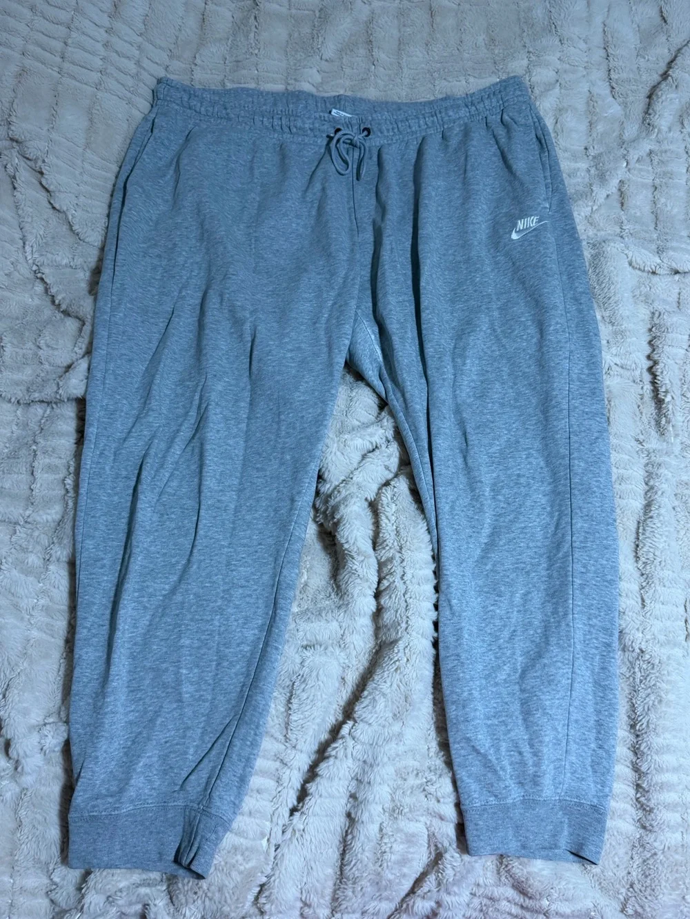 Nike Men’s Gray Heather Jogger Sweatpants